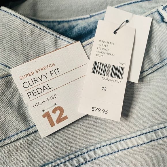 Lane Bryant Curvy Fit Acid Wash Pedal Jeans NWT - Picture 3 of 6